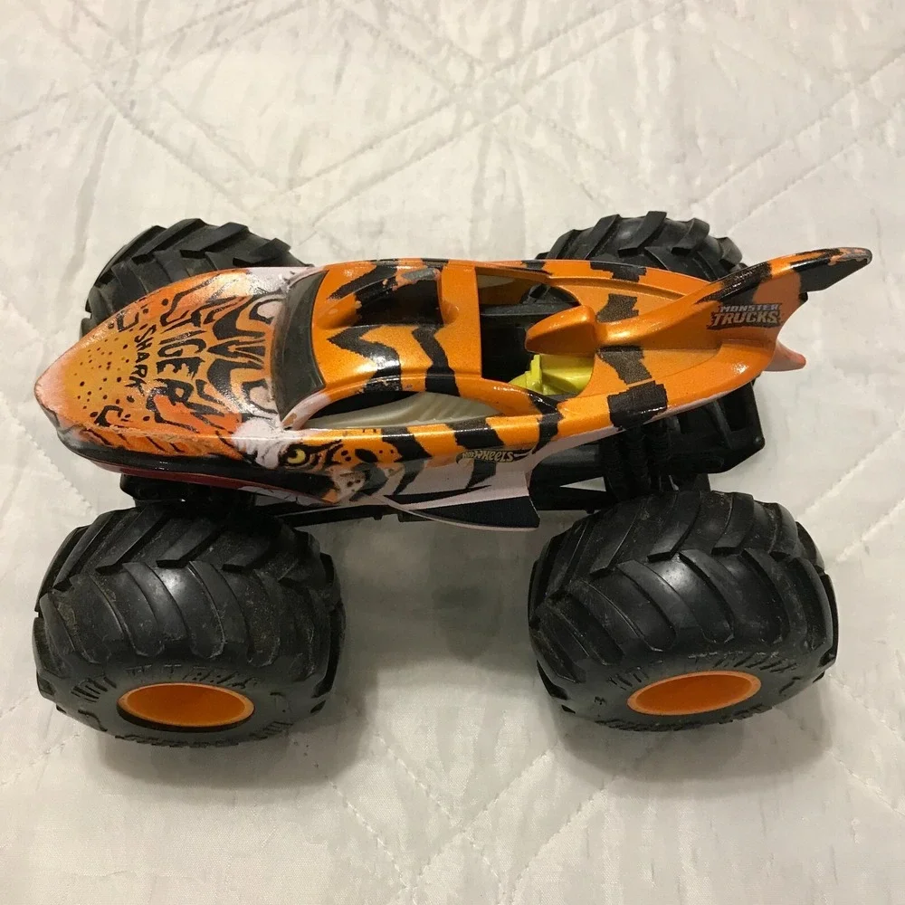 Hot Wheels Monster Jam Die Cast Tiger Shark‎ 1:24 scale